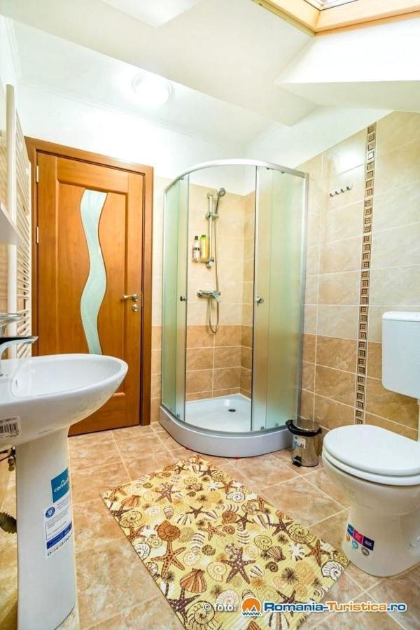 Cameră triplă cu baie privată